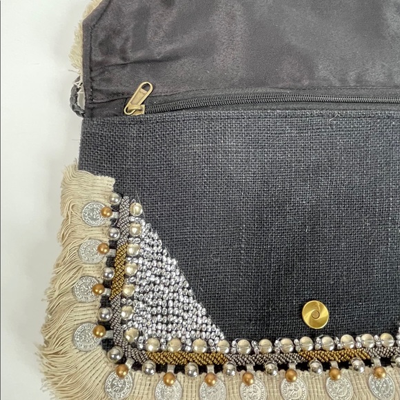 Handmade in India burlap clutch with sequins - Picture 12 of 16